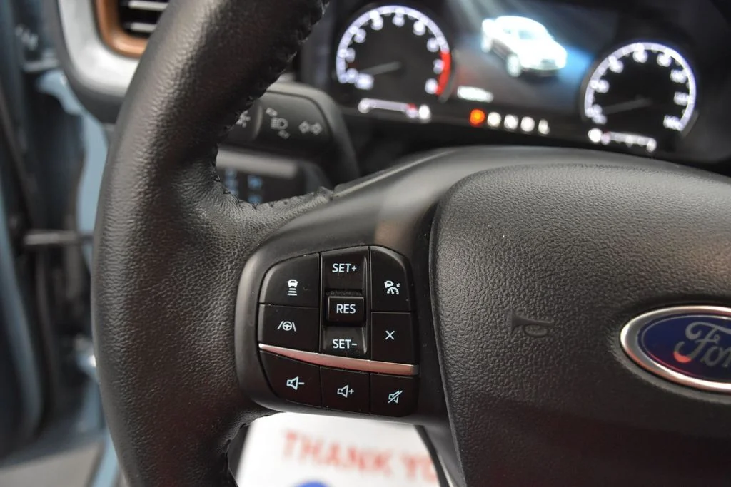 Used 2022 Blue Ford Lariat image 9