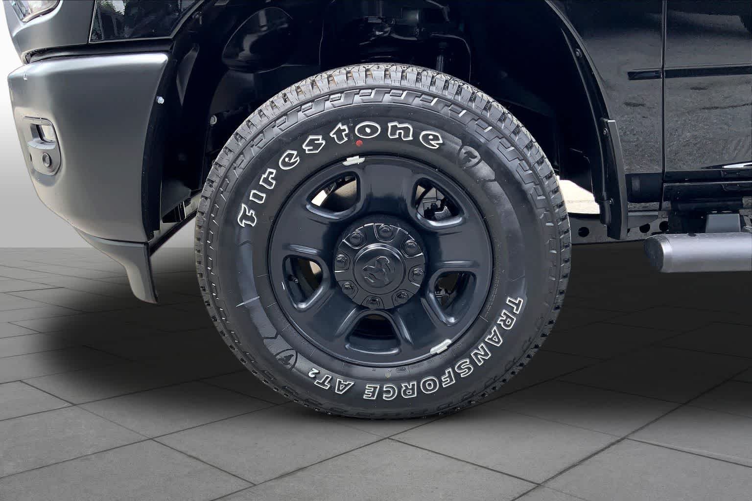 New 2026 Diamond Black Crystal Pearl-Coat Exterior Paint RAM Tradesman image 8