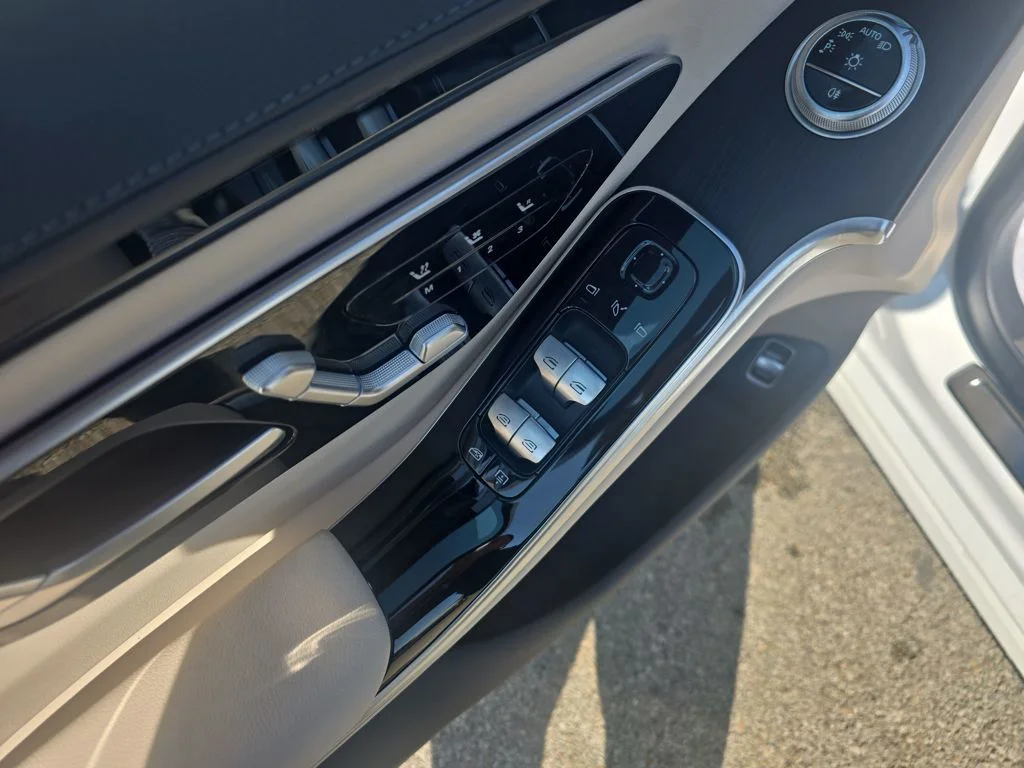 Used 2025 White Mercedes-Benz S 500 image 12