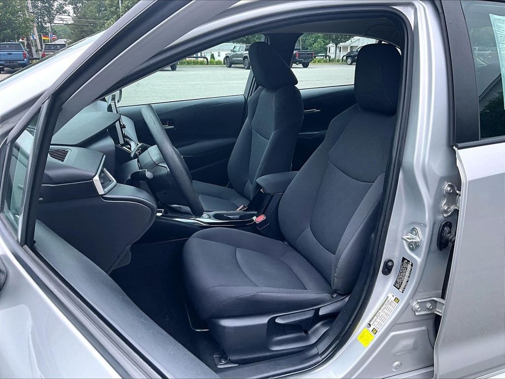 Used 2020 Silver Toyota LE image 10