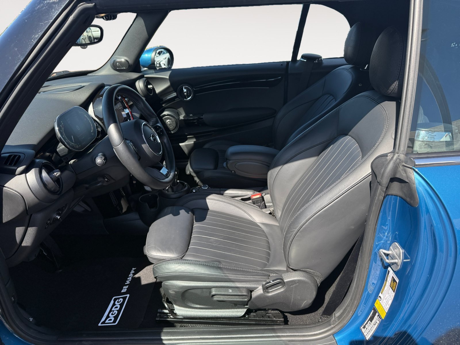 Used 2023 Island Blue Metallic MINI Base image 10