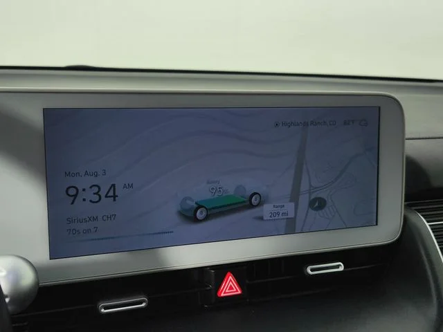 Used 2024 Gold Hyundai SEL image 25