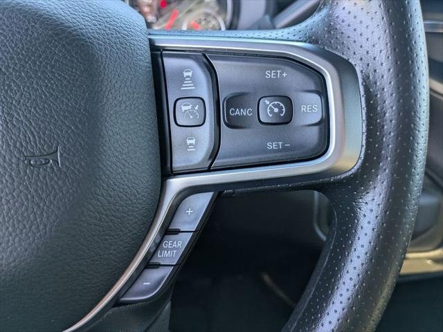 New 2026 Diamond Black Crystal Pearl-Coat Exterior Paint RAM TRADESMAN image 22