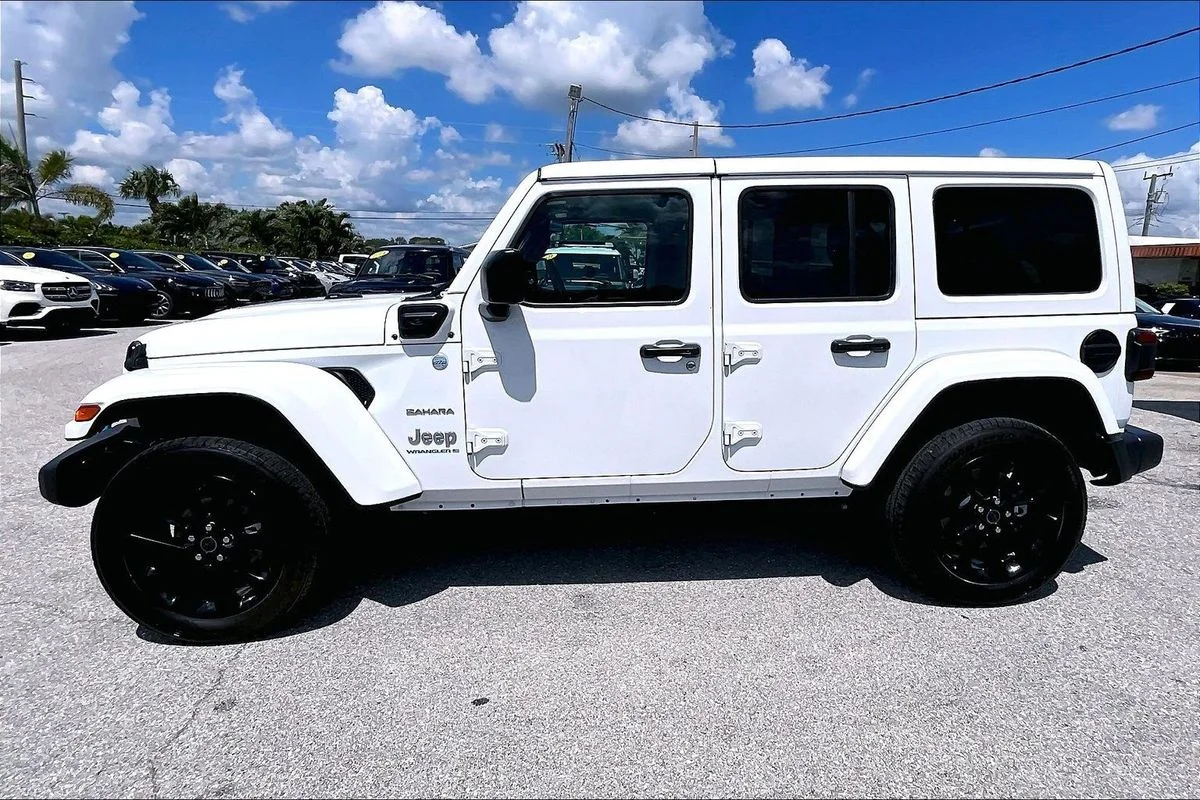 Used 2024  Jeep Sahara 4xe image 30