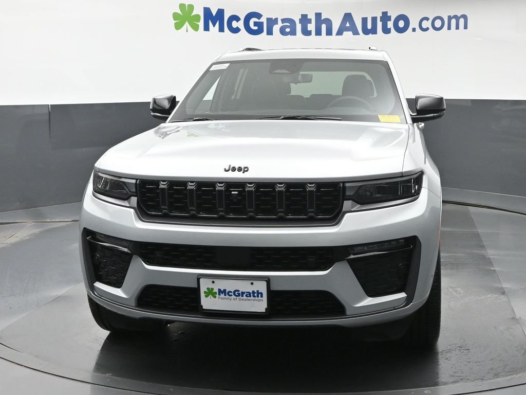New 2026 Silver Zynith Exterior Paint Jeep Limited Reserve image 6