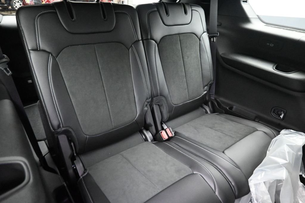 New 2026 Diamond Black Crystal Pearl-Coat Exterior Paint Jeep Altitude image 11