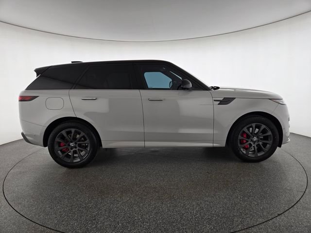Used 2023 Gray Land Rover SE Dynamic image 6