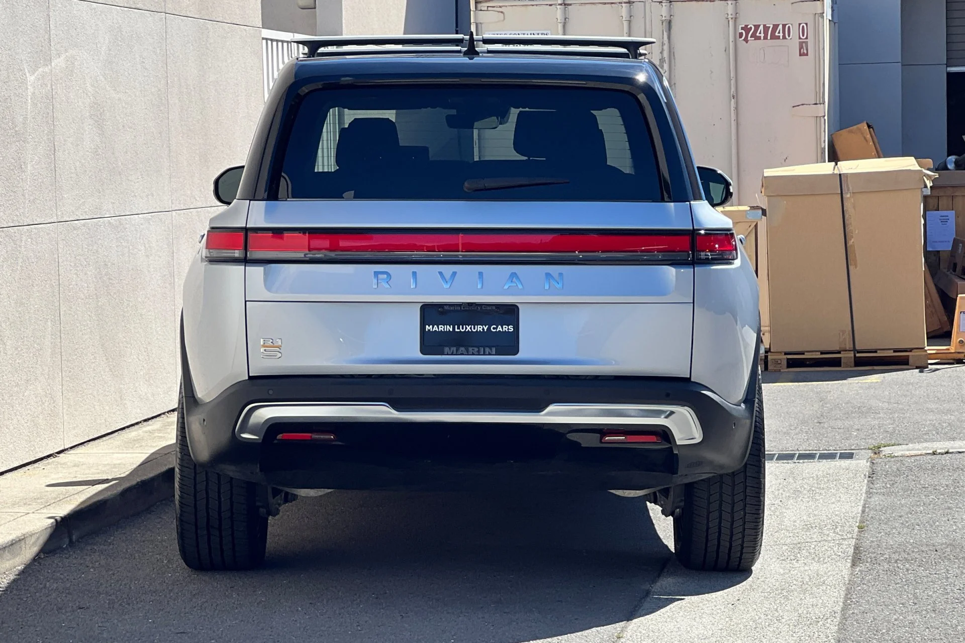 Used 2023 LA Silver Rivian Adventure image 7