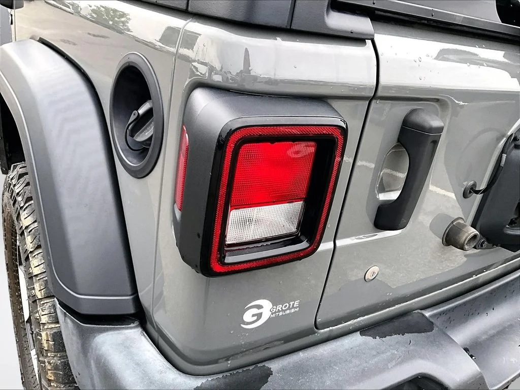 Used 2019 Gray Jeep Sport image 31