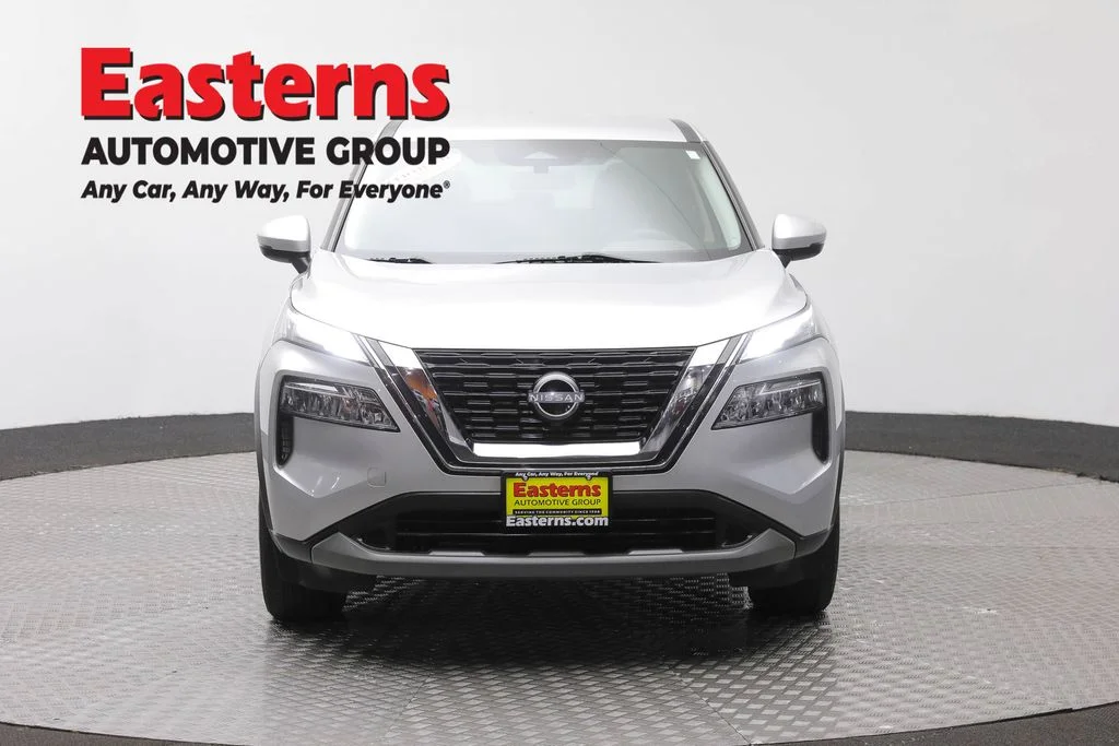 Used 2023 Silver Nissan SV image 2