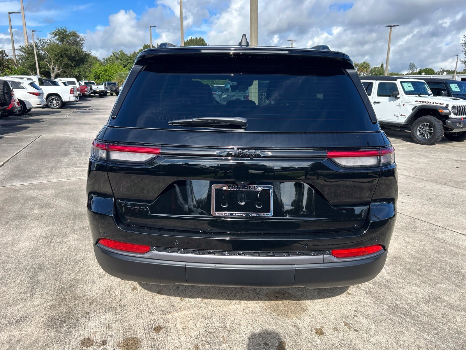New 2027 High-Gloss Black Paint Jeep Laredo Altitude image 4