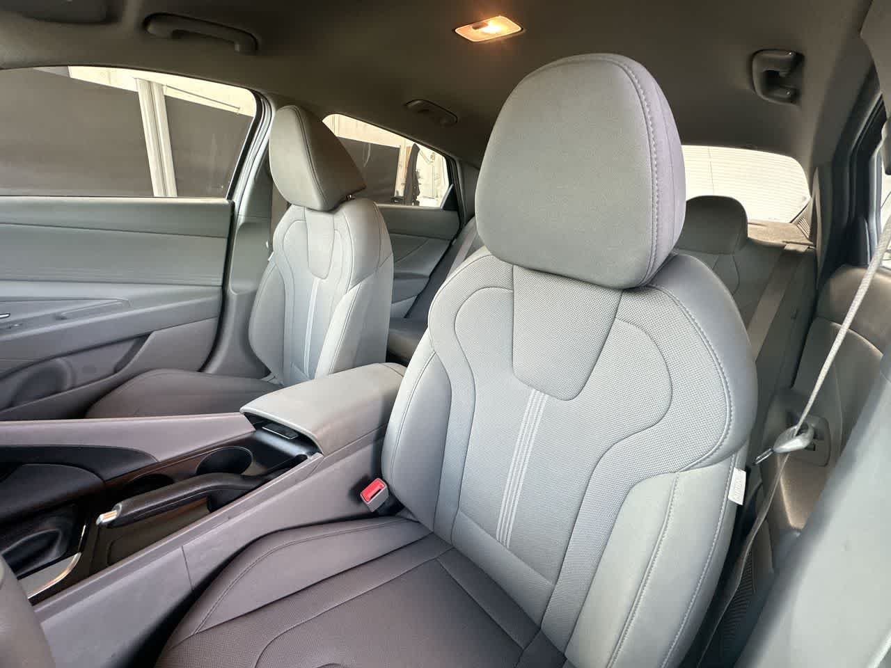 2025 Hyundai Elantra SE - Photo 14