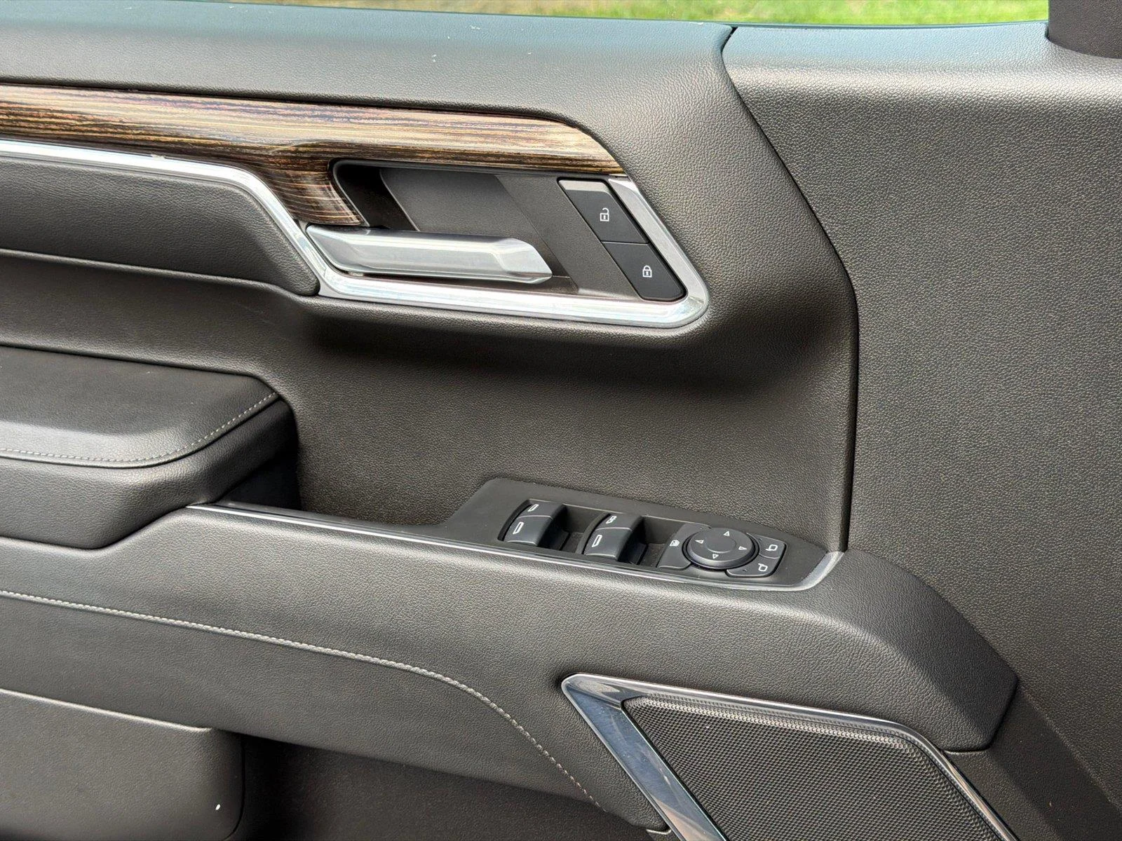 Certified Used 2024 Titanium Rush Metallic GMC Elevation image 17