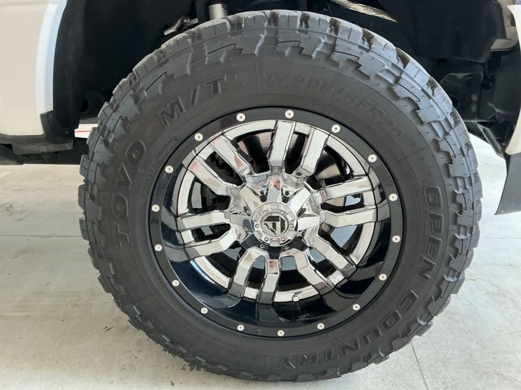 Used 2019 White Platinum Clearcoat Metallic Ford Limited image 7