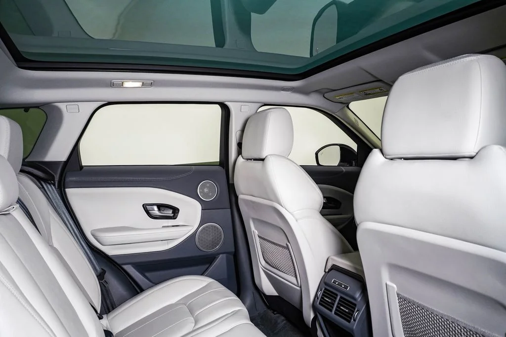 Used 2017 Fuji White Land Rover  image 16