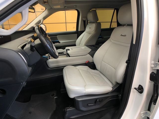 Used 2025 Oxford White Ford Platinum image 10