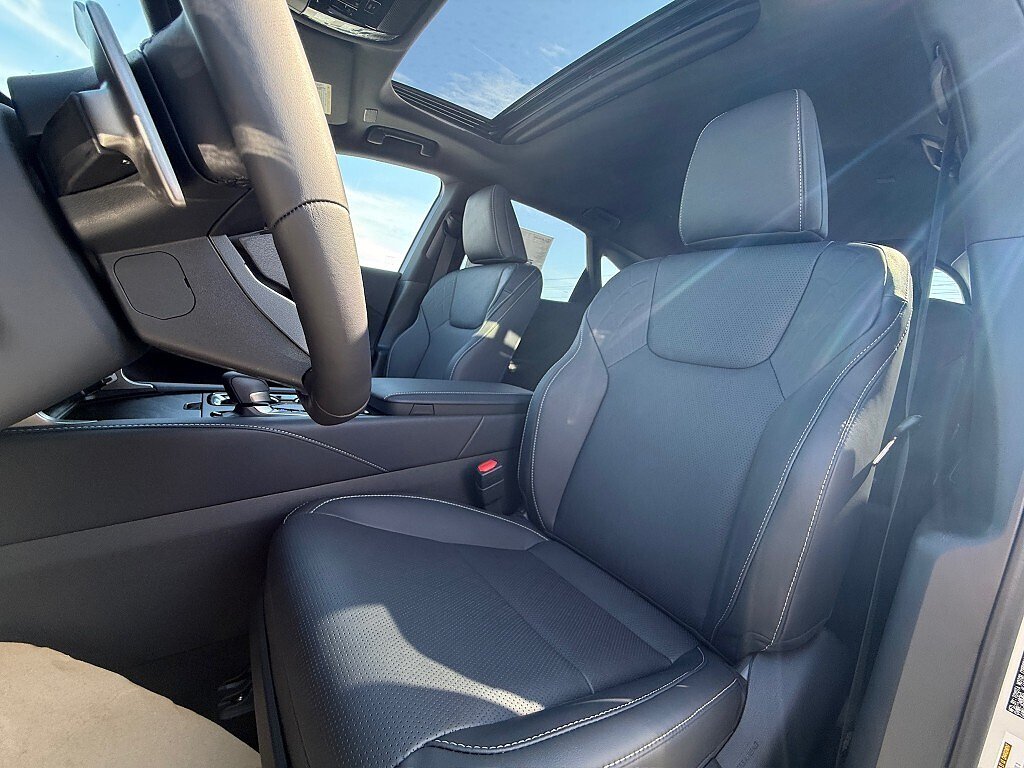 New 2026 Eminent White Pearl Lexus PREMIUM PLUS image 24