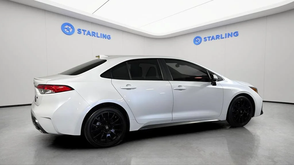 Used 2022 Off-white Toyota SE image 10
