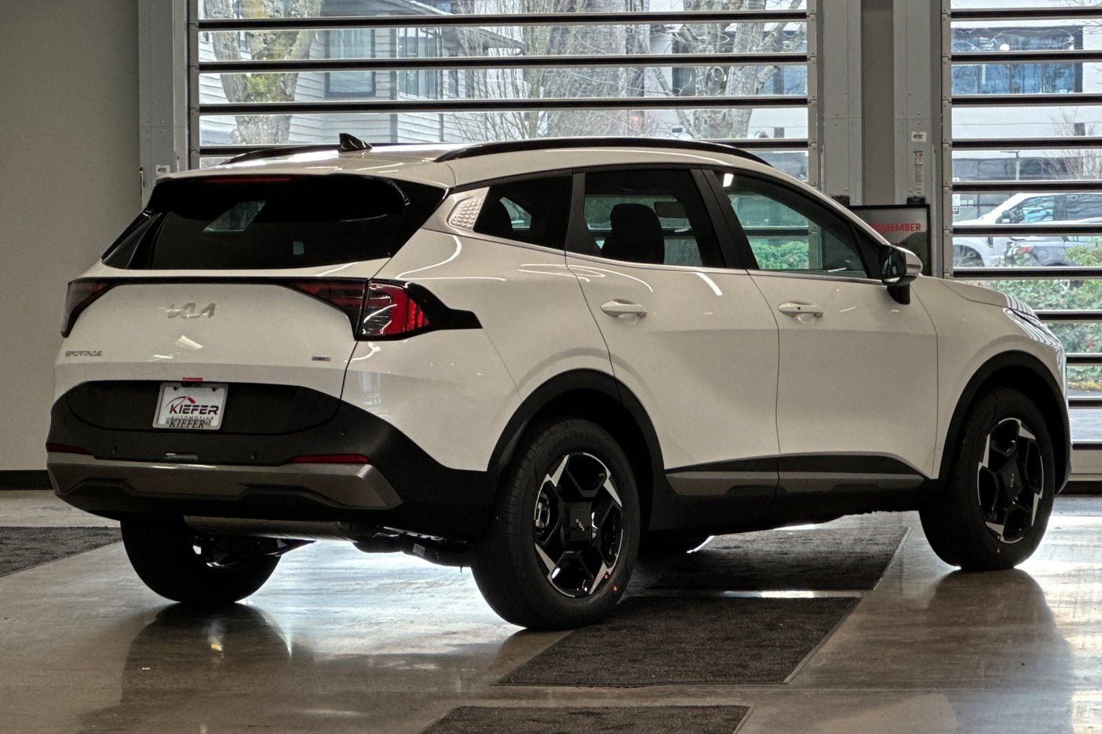 New 2026 Snow White Pearl Kia EX image 3