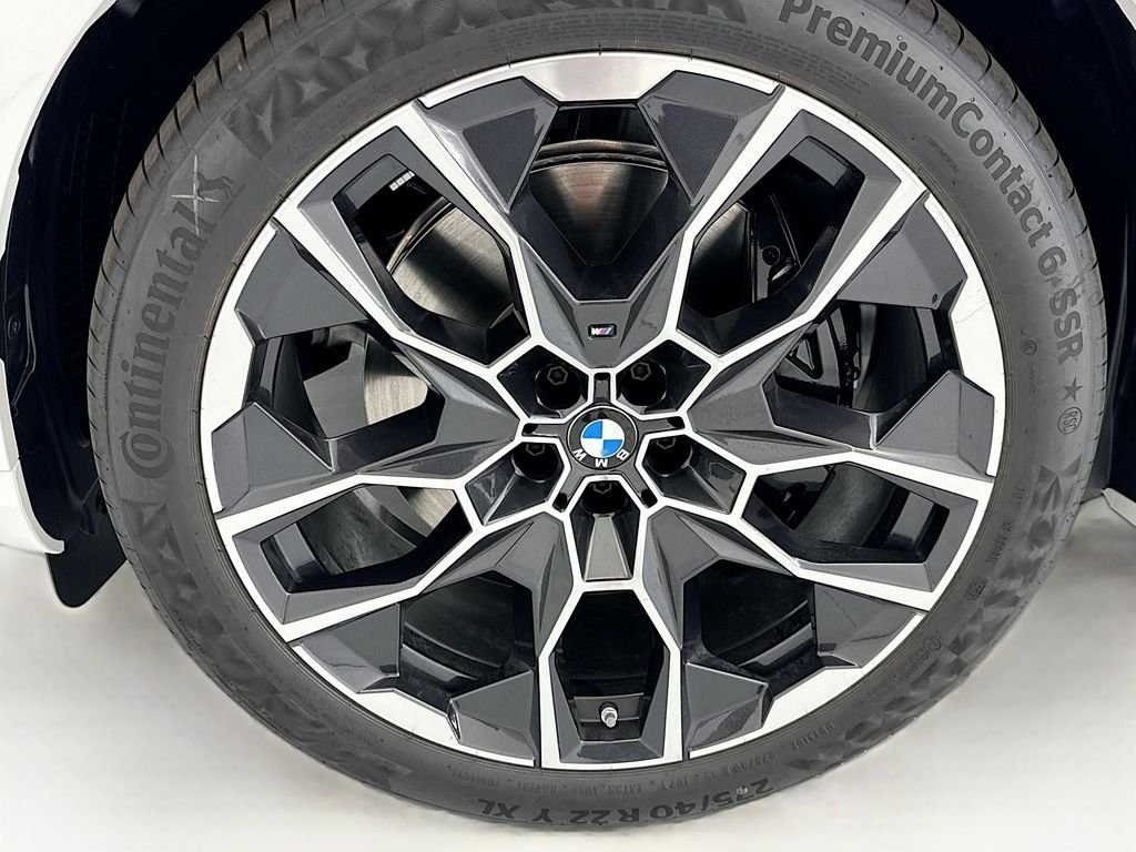 New 2027 White Metallic BMW M60i image 29