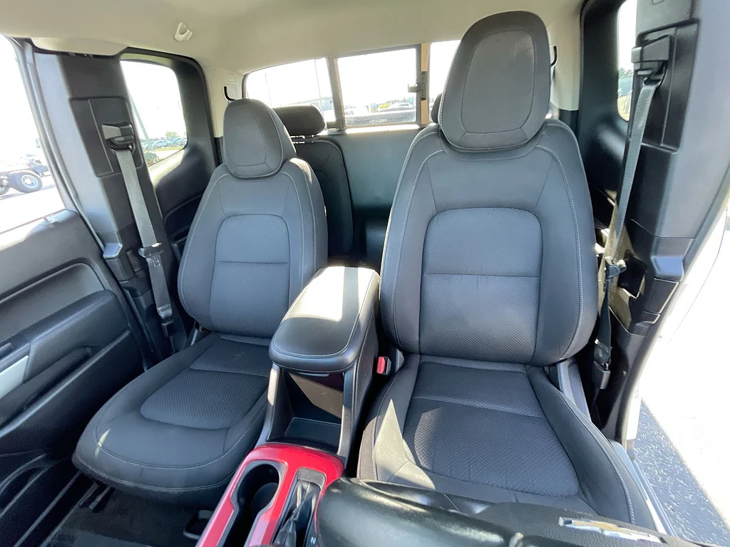Used 2018 Summit White Chevrolet LT image 19