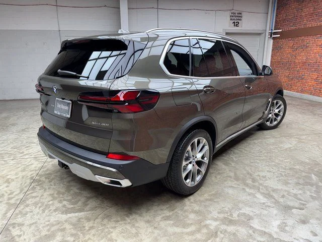 Used 2026 Green BMW xDrive40i image 5