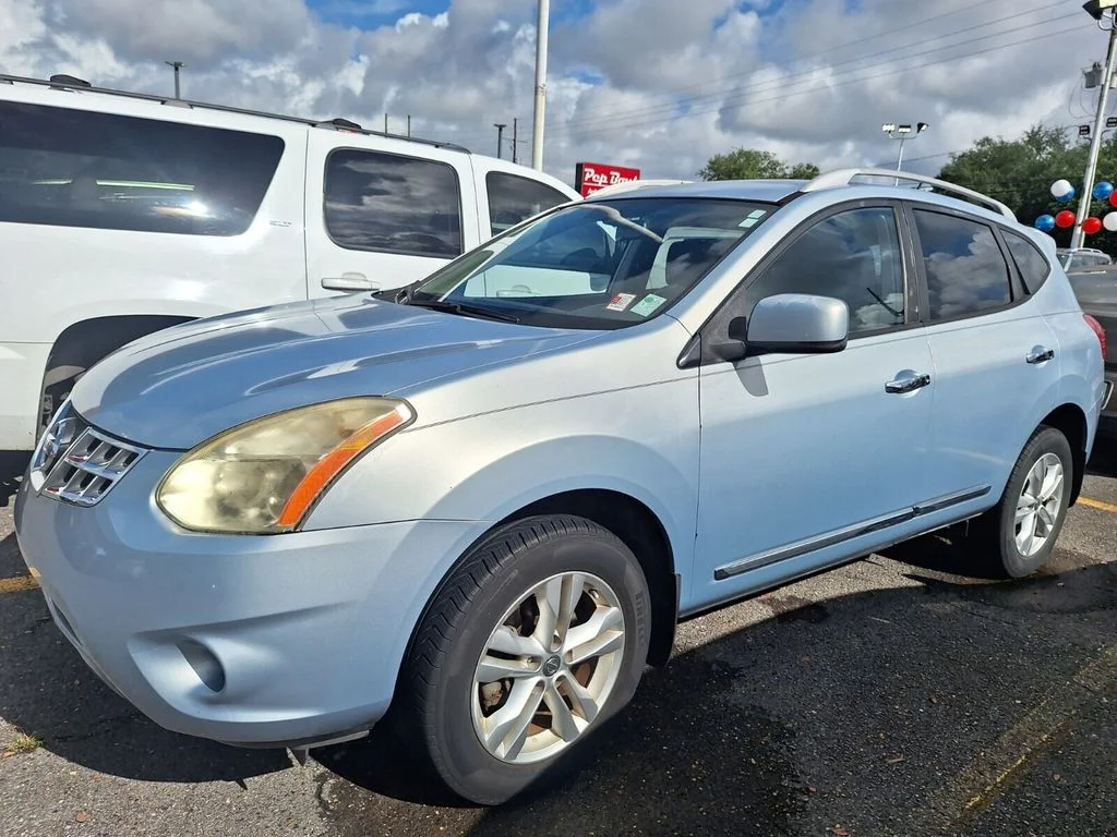 2013 Nissan Rogue SV FWD's photo