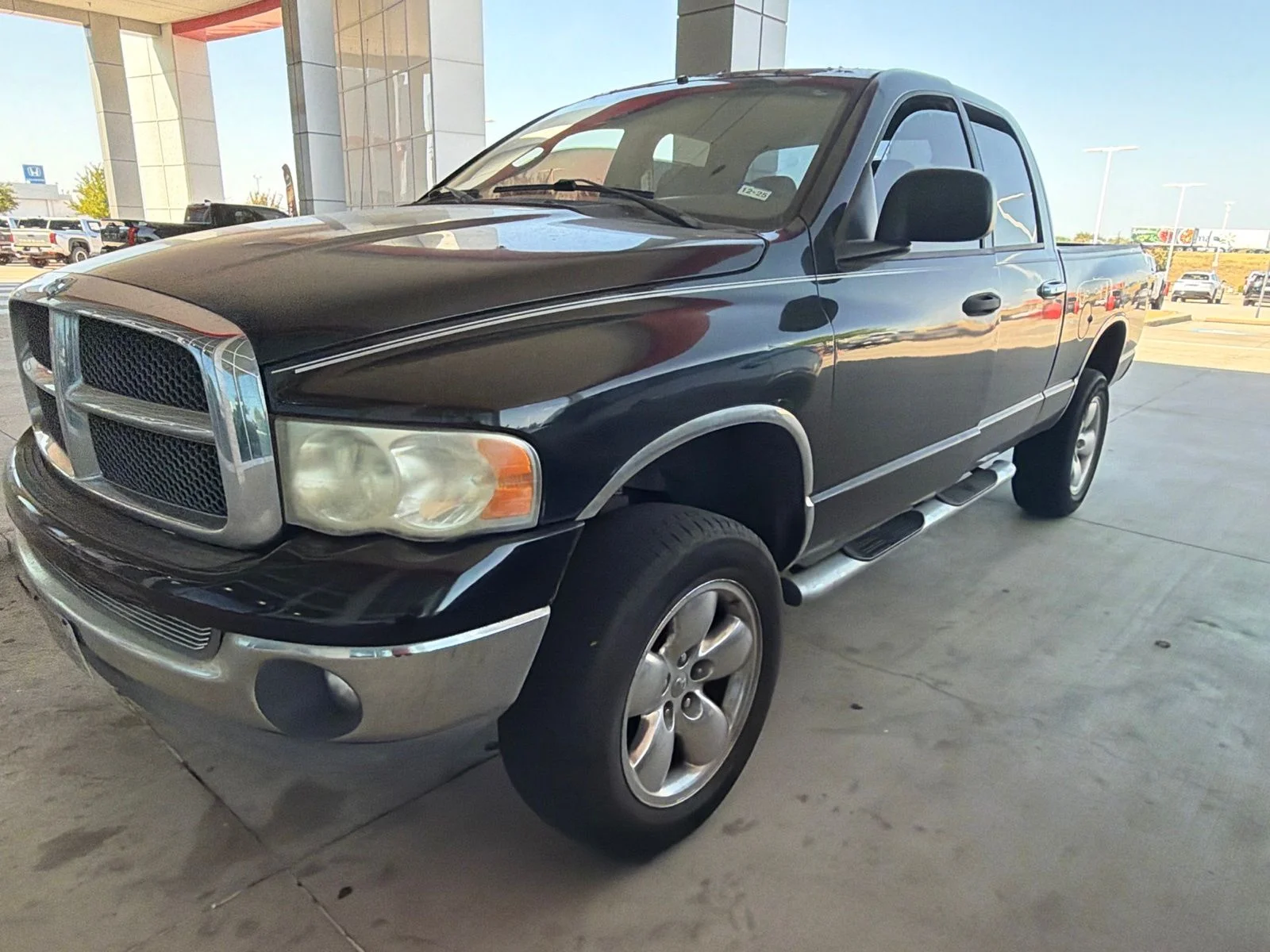 Used 2005 Blue Dodge SLT image 1