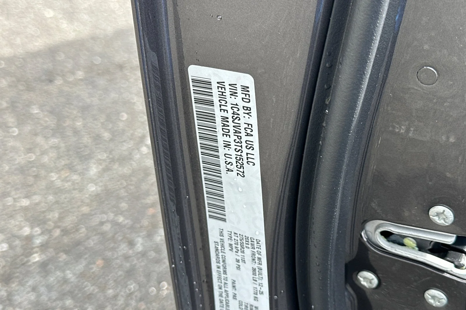 New 2026 Baltic-Gray Metallic Clear-Coat Exterior Paint Jeep  image 28