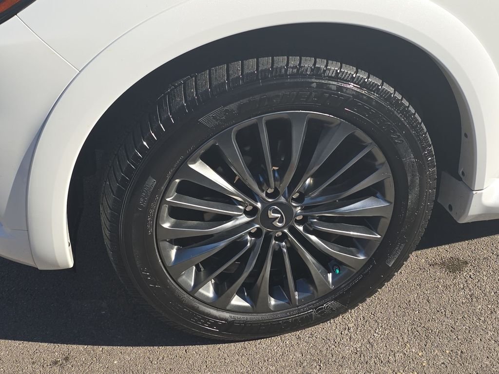 Used 2022 White INFINITI Premium Select image 10