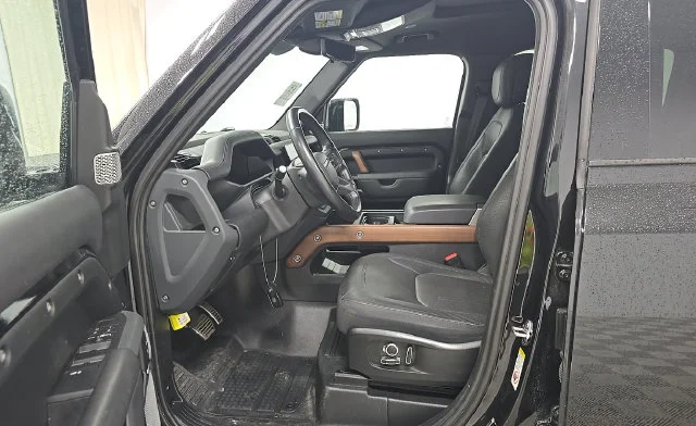 Used 2023 Black Land Rover X image 5