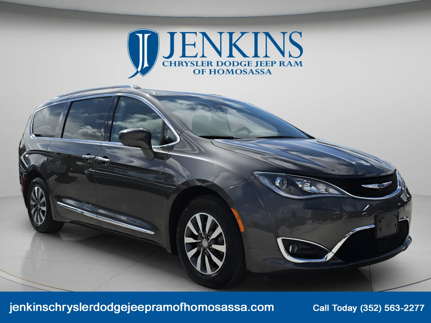 Used 2020 Granite Crystal Metallic Clearcoat Chrysler Touring L Plus image 1