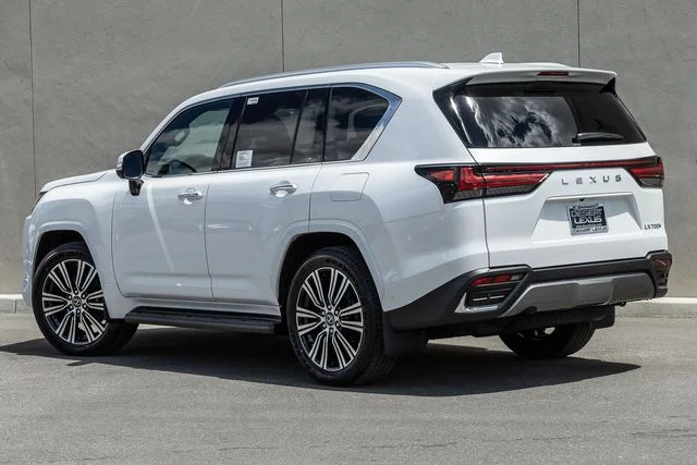 New 2026 Eminent White Pearl Lexus LUXURY image 3