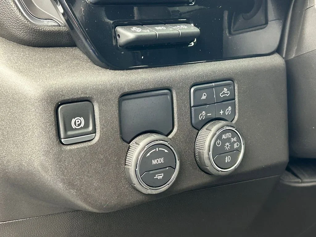 2025 Chevrolet Silverado 1500 LTZ - Photo 17