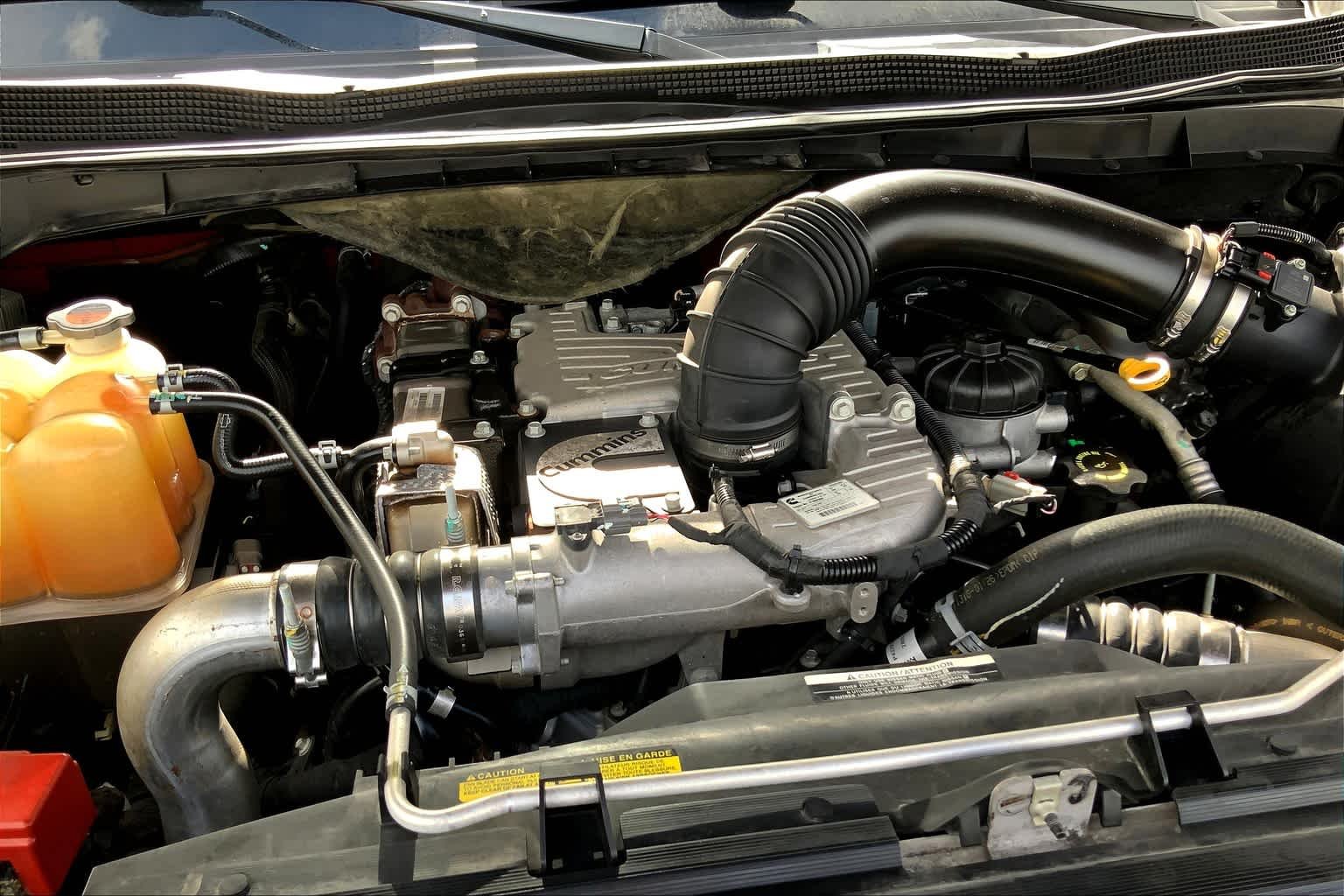 Used 2016  Nissan Platinum Reserve image 31