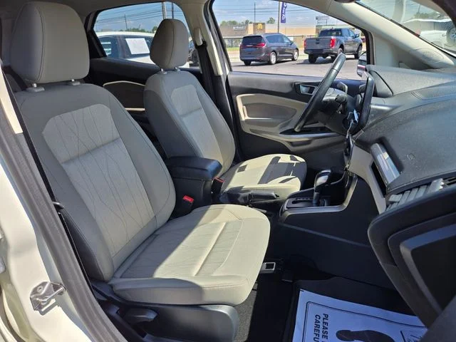 Used 2020 Diamond White Ford SE image 22