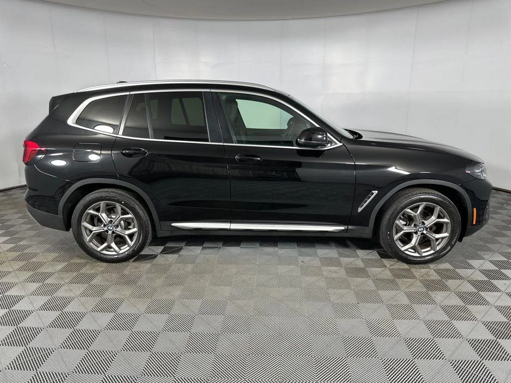 Used 2024 Jet Black BMW xDrive30i image 31