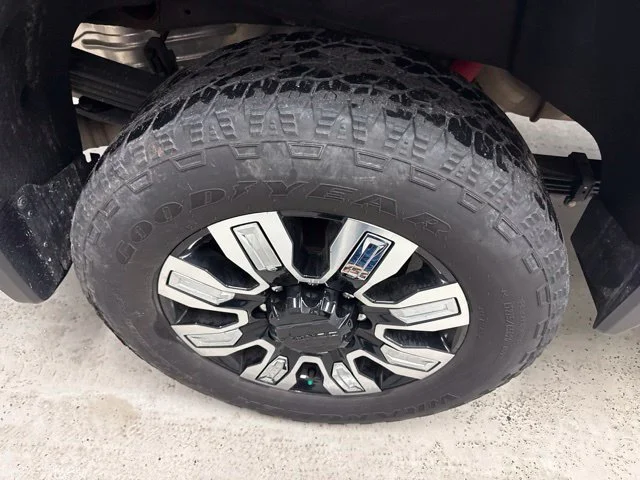 Used 2024 Onyx Black GMC Denali image 4