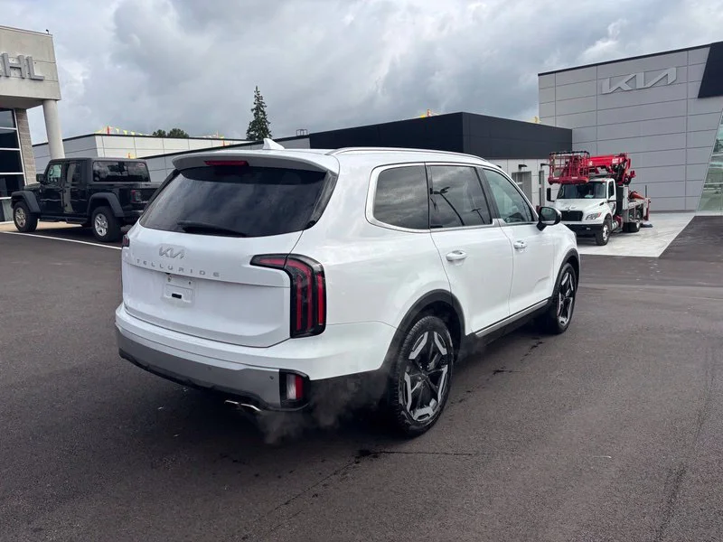 Used 2023 White Kia EX image 8