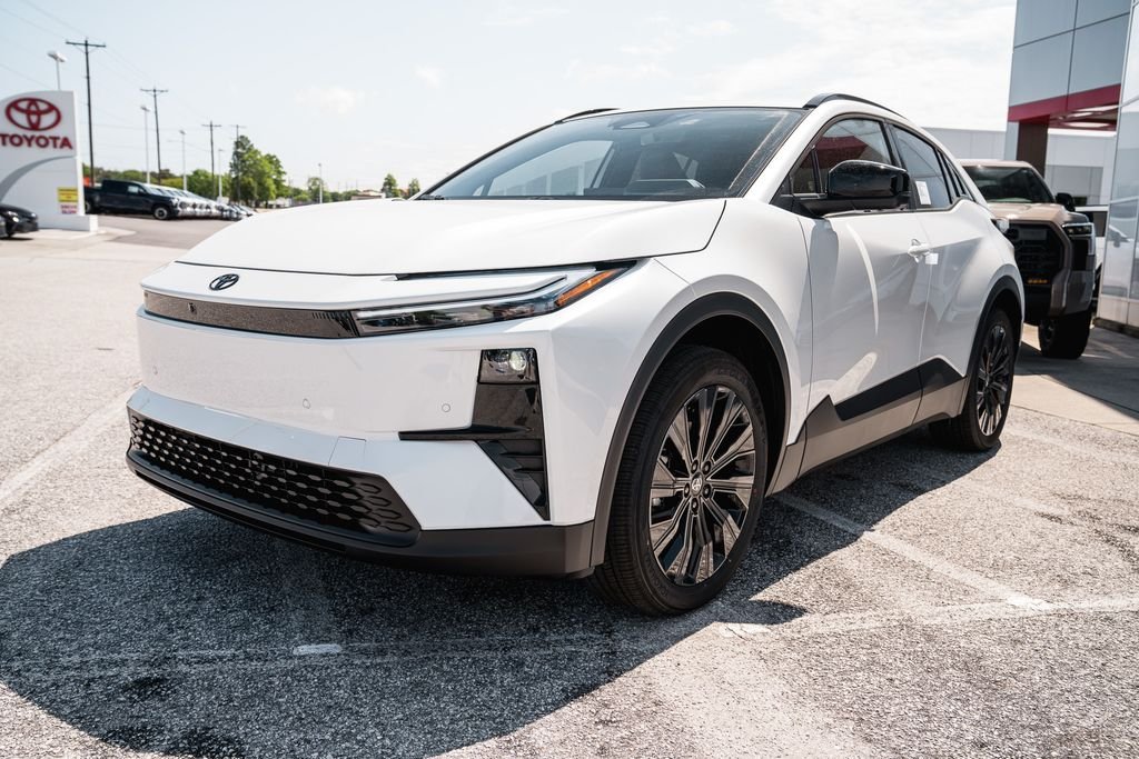 New 2026 Wind Chill Pearl <sup>1</sup> Toyota  XSE image 3