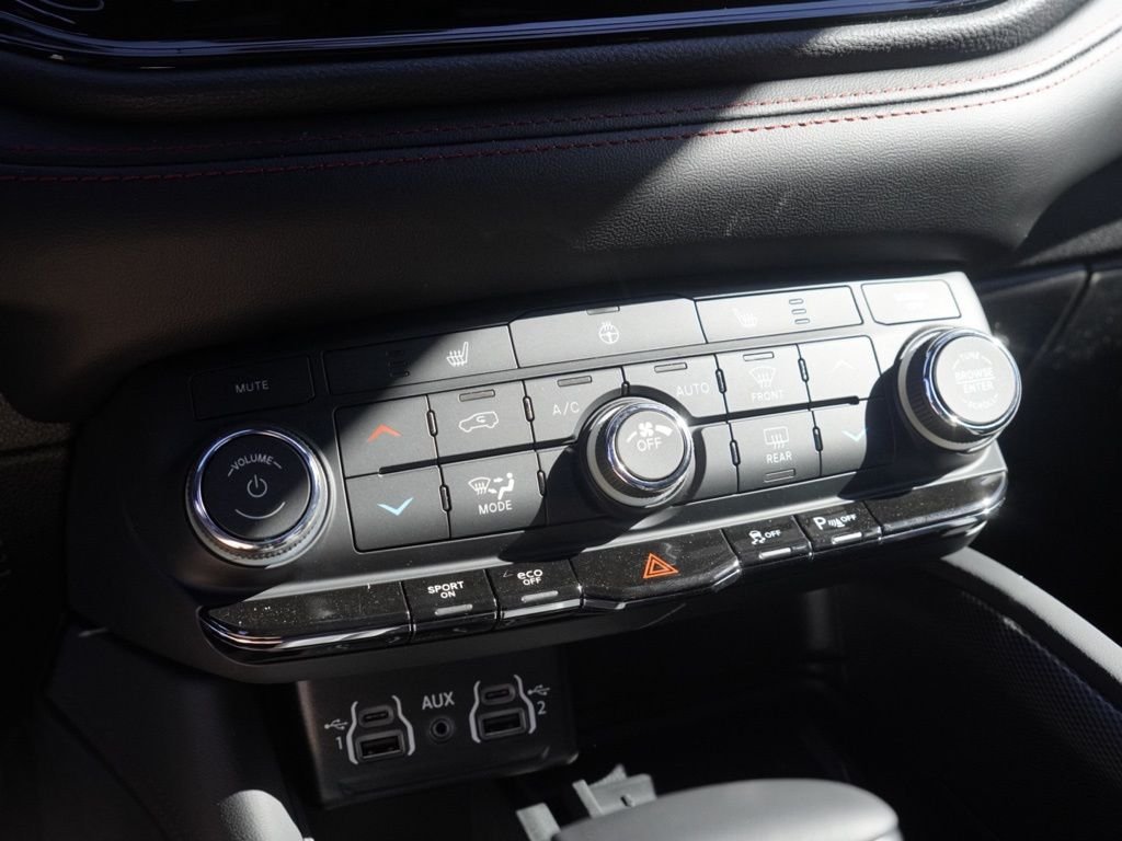 New 2026 White Knuckle Clear-Coat Exterior Paint Dodge GT HEMI V8 image 16