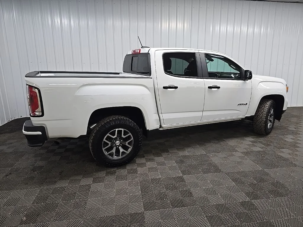 Used 2022 White GMC AT4 w/Leather image 3