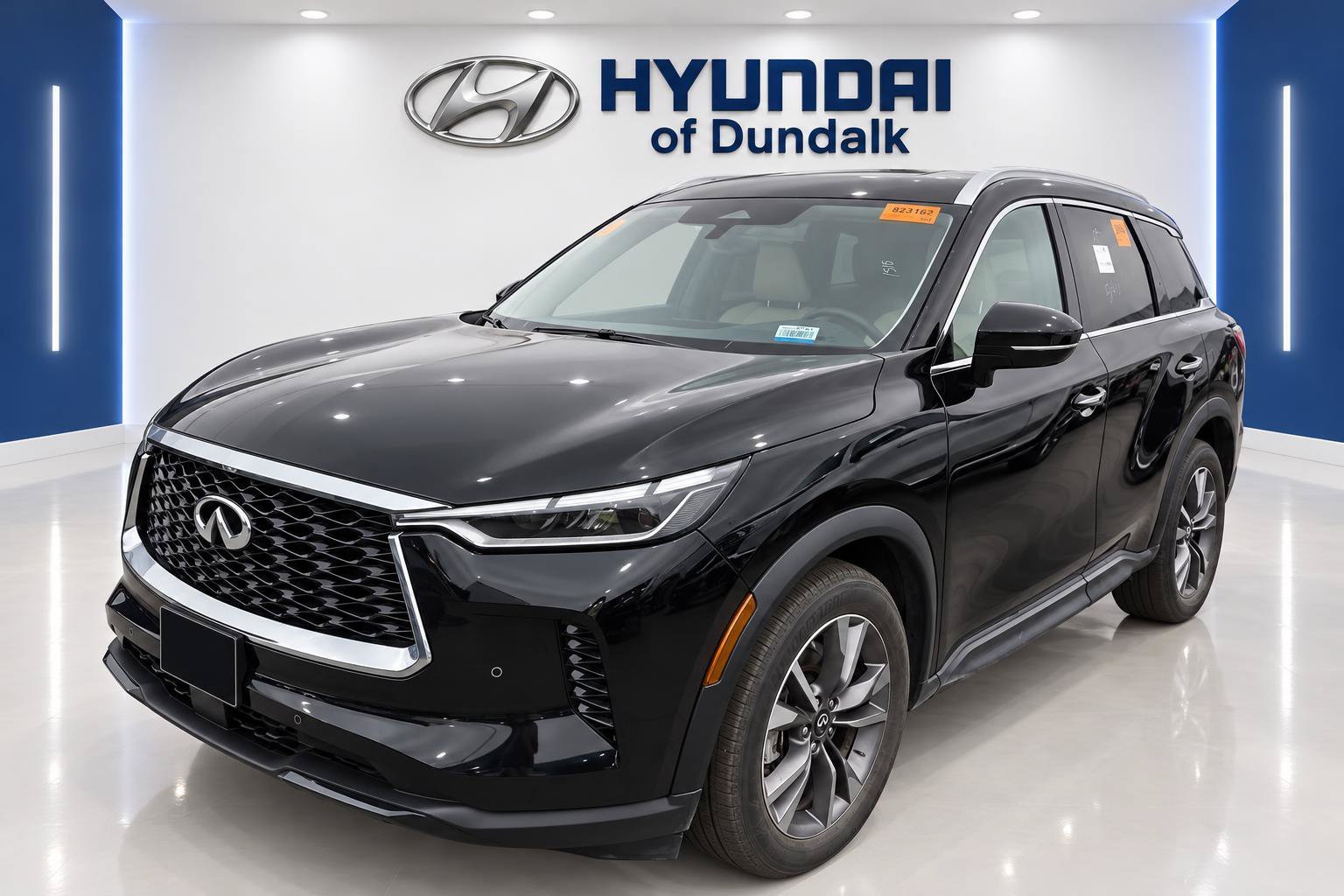 Used 2024 Black INFINITI LUXE image 3
