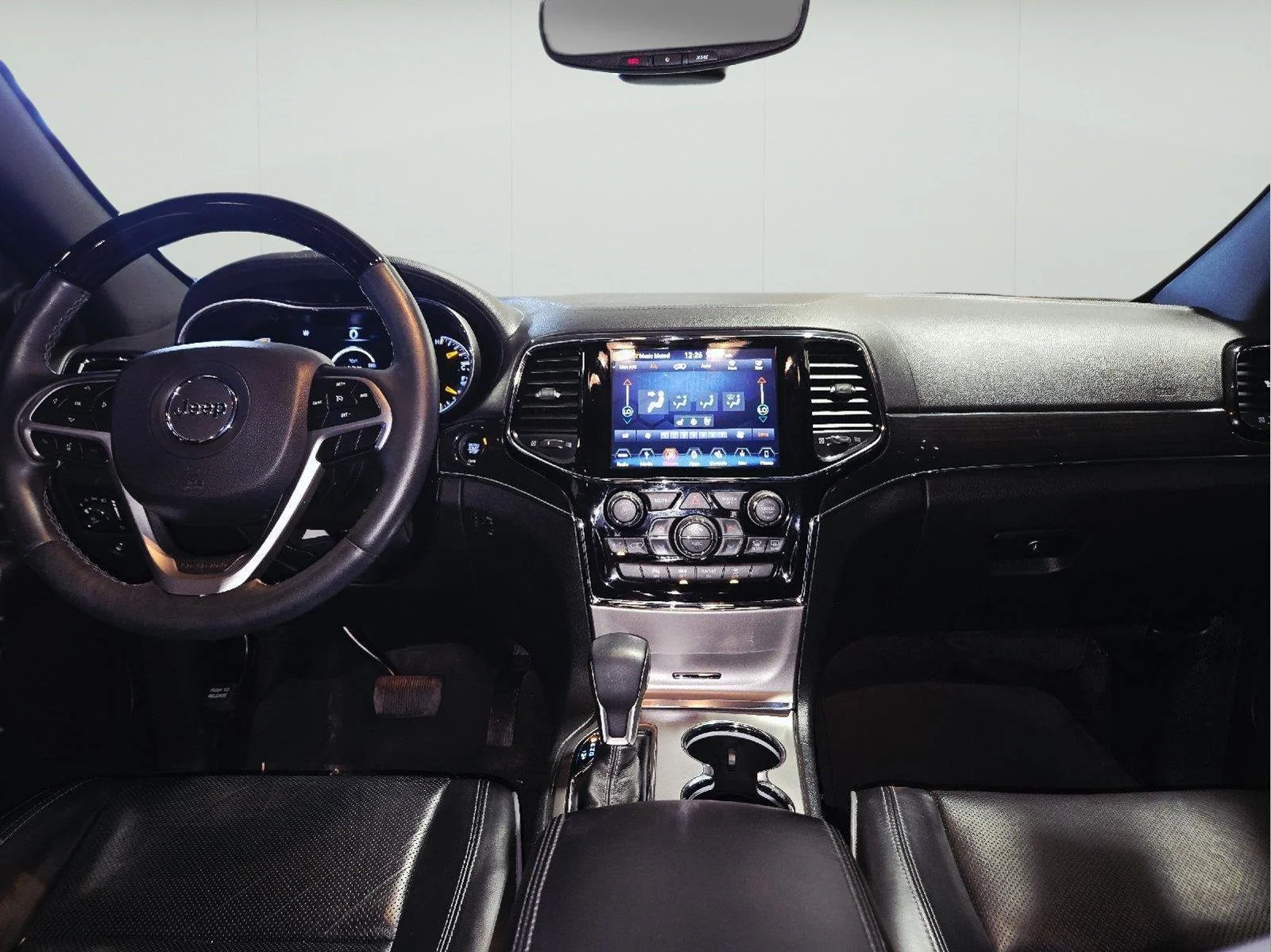 Used 2019 Diamond Black Crystal Pearlcoat Jeep Overland image 56