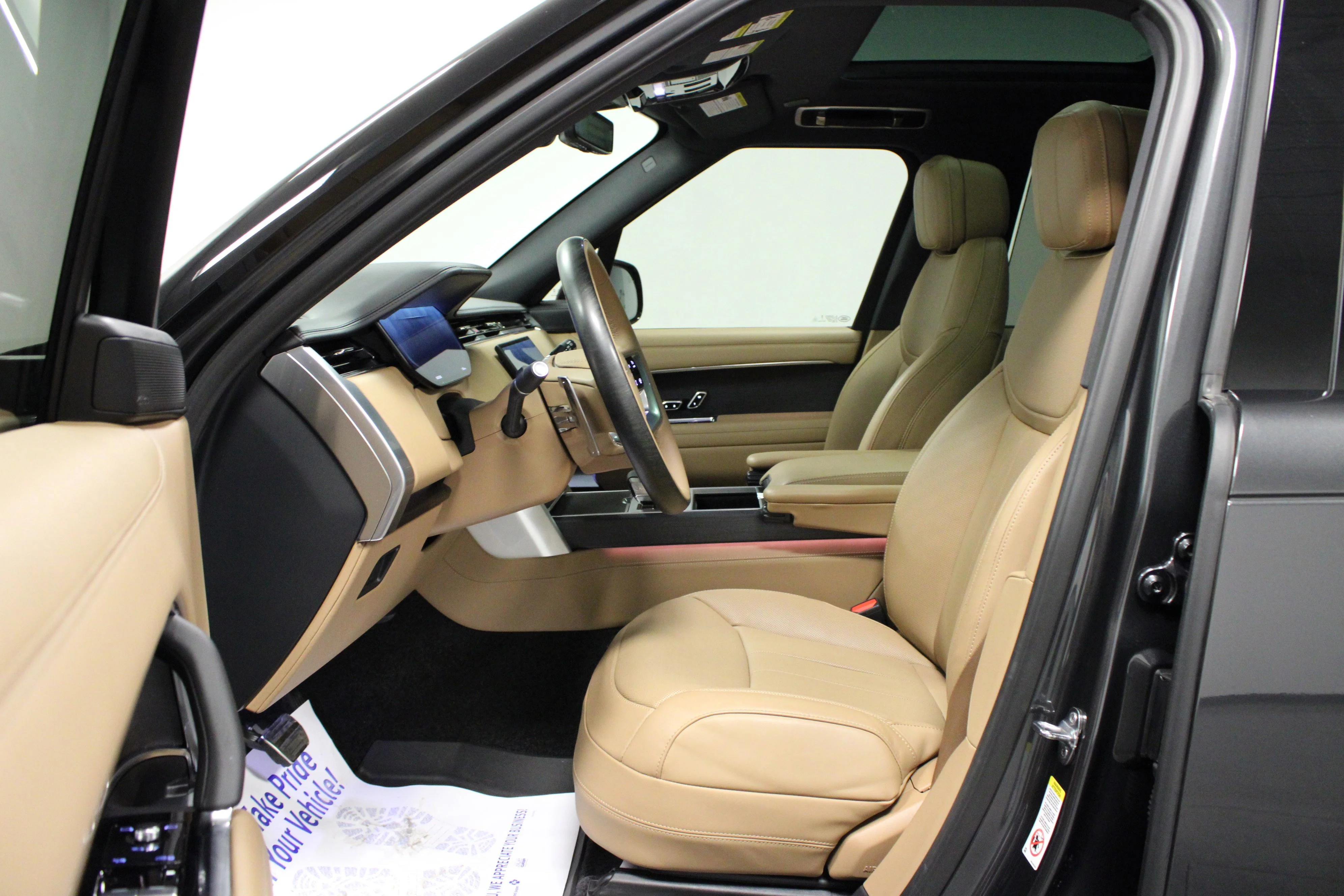 Used 2025 Carpathian Grey Premium Metallic Land Rover SE image 12