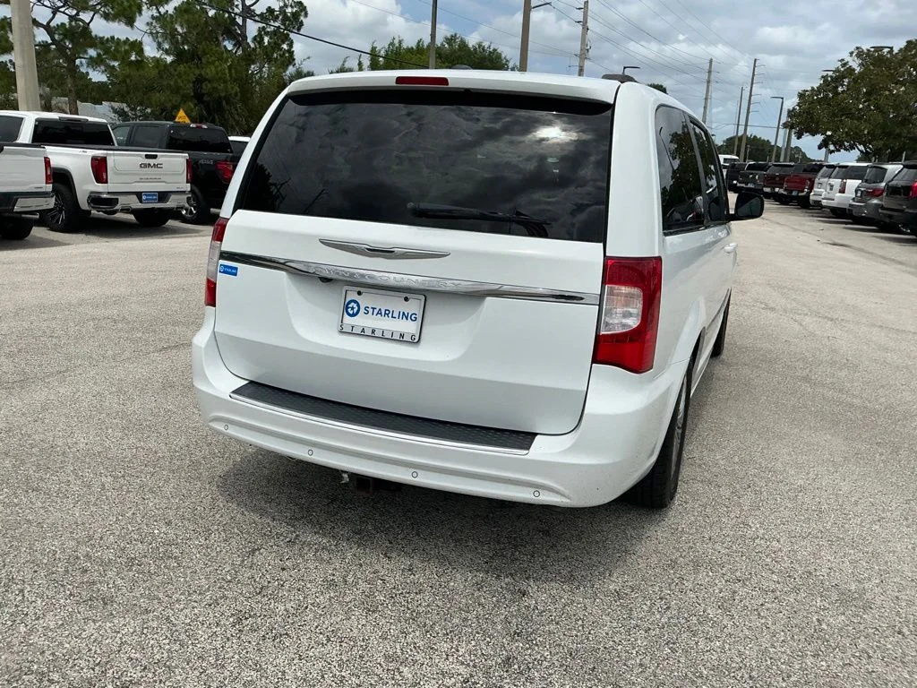 Used 2014 White Chrysler Touring-L image 12