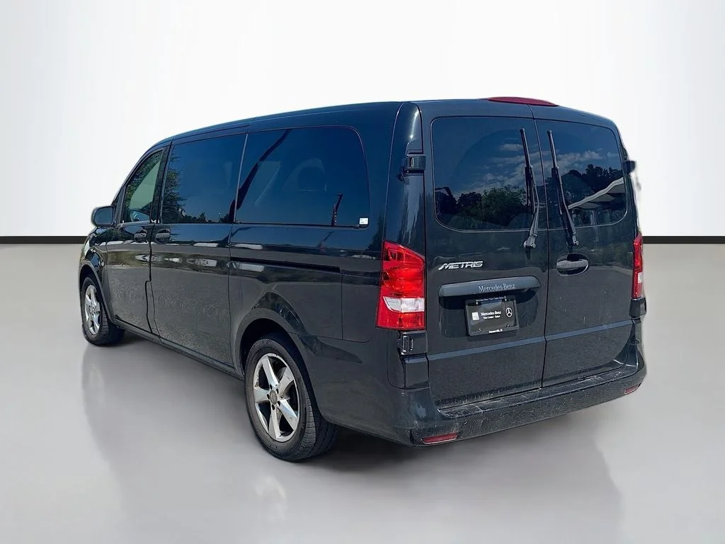 Used 2018  Mercedes-Benz Cargo image 5