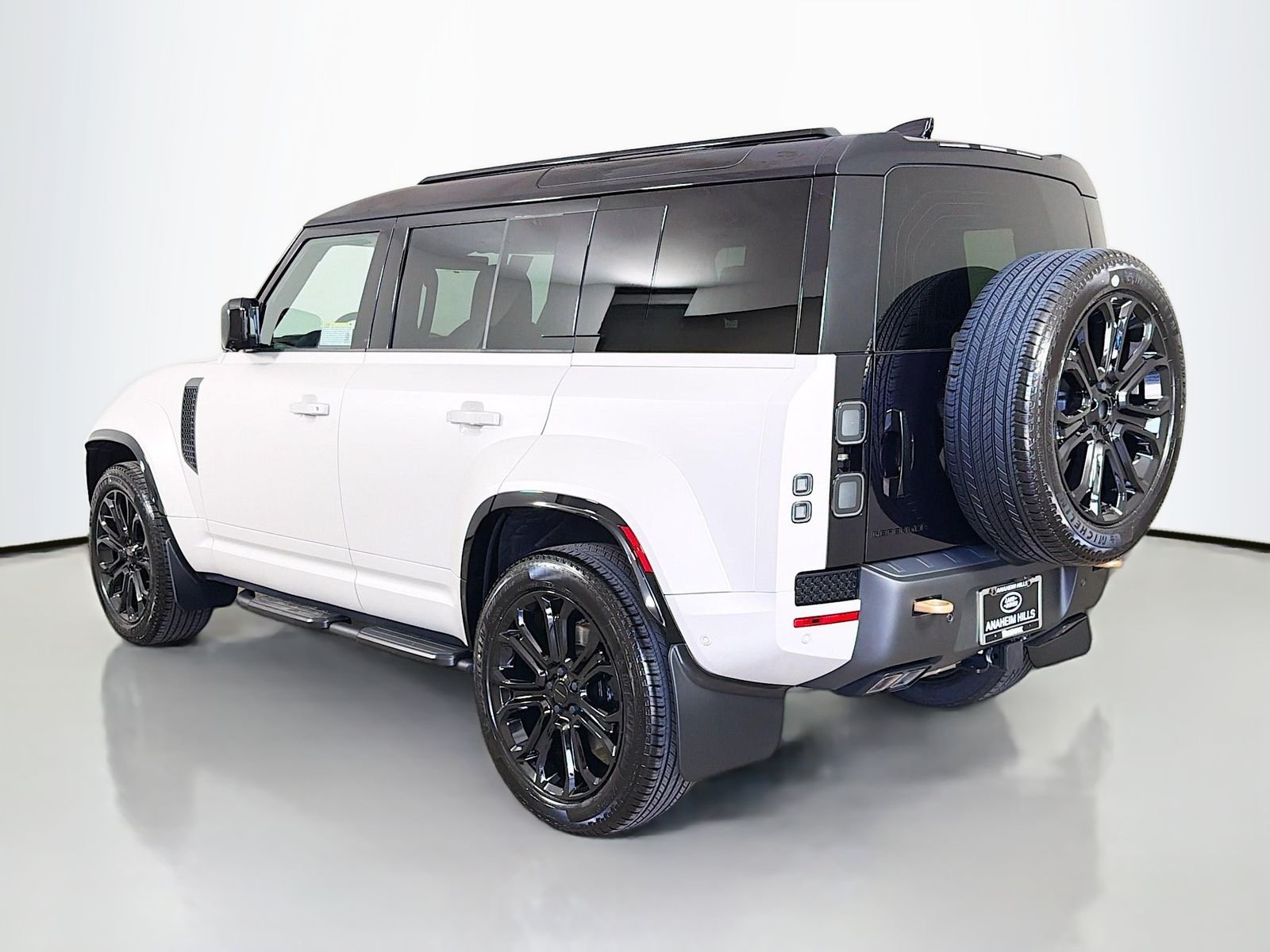 New 2026 Borasco Grey Land Rover OCTA image 3
