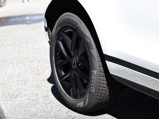 New 2026 Fuji White LAND ROVER S image 12