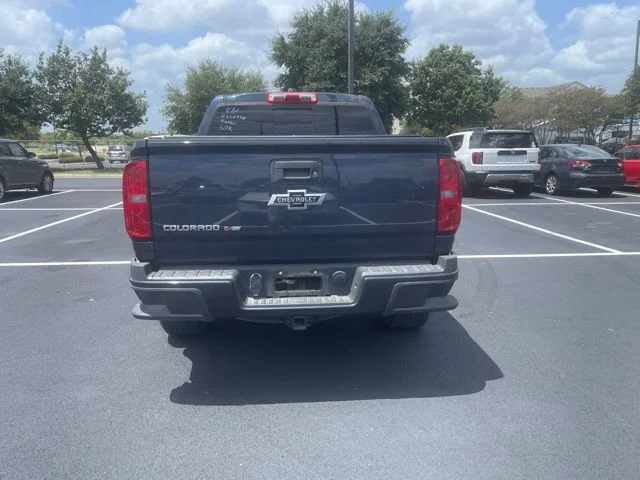 Used 2018 Blue Metallic Chevrolet Z71 image 3